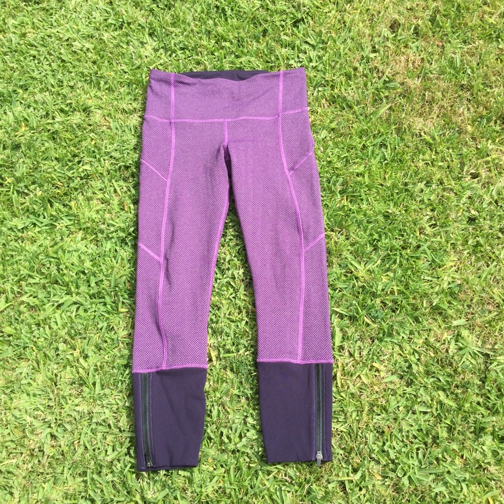 Black/purple yoga pants