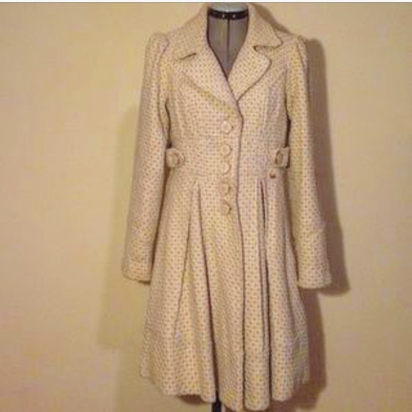 XOXO Jackets & Blazers - Classy gold and cream sparkly tweed winter coat