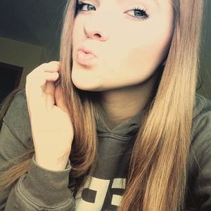 Meet your Posher, Alexis