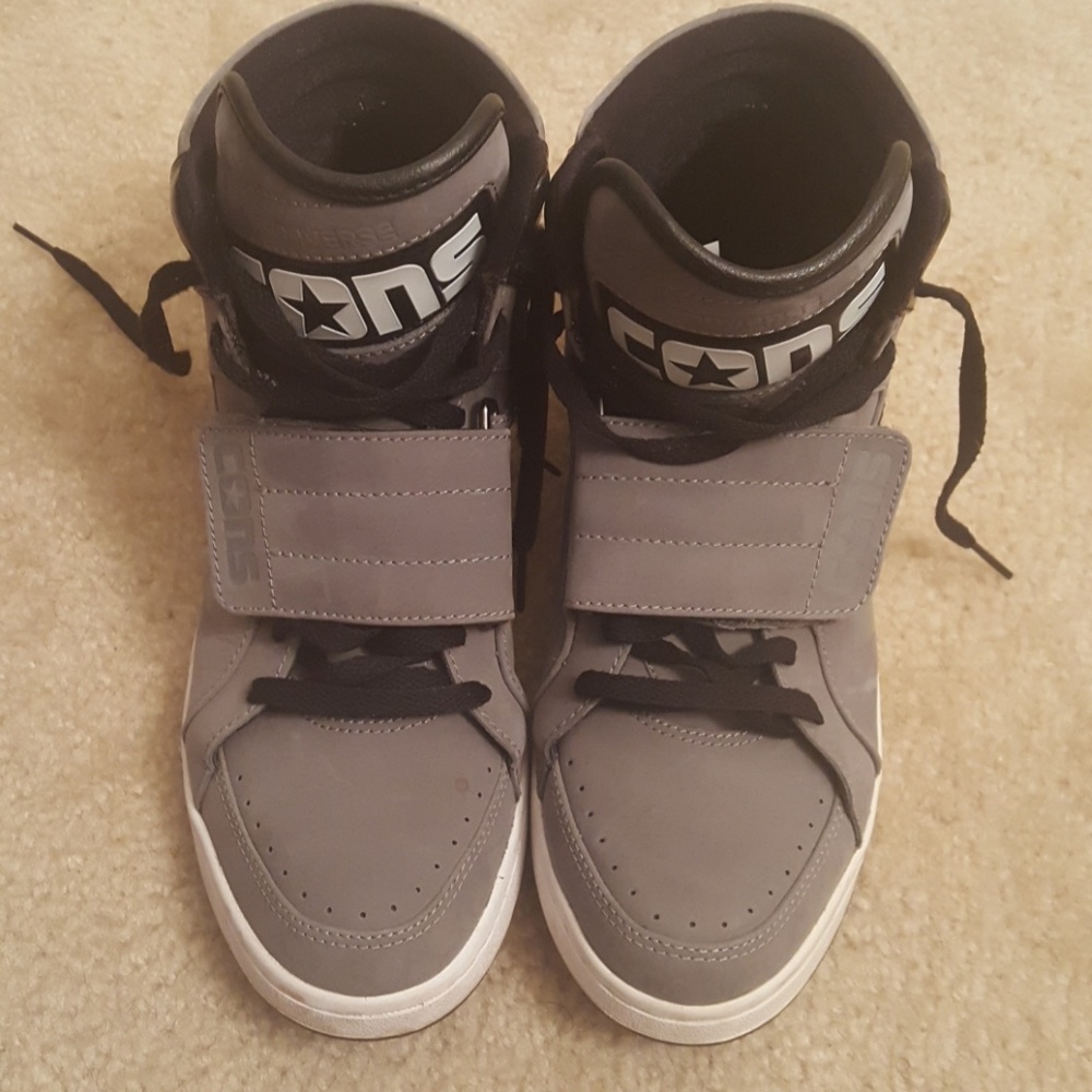 Like new Converse gym shoes