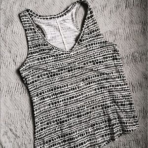 B&W all over print tank