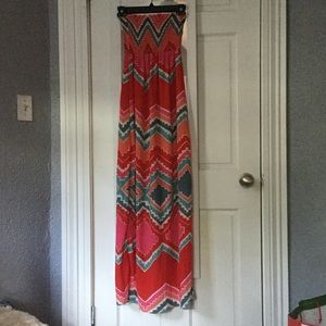 Strapless maxi with slit up right leg