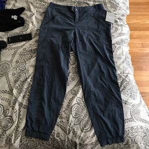 Athleta Trekkie Jogger NWT - size 12