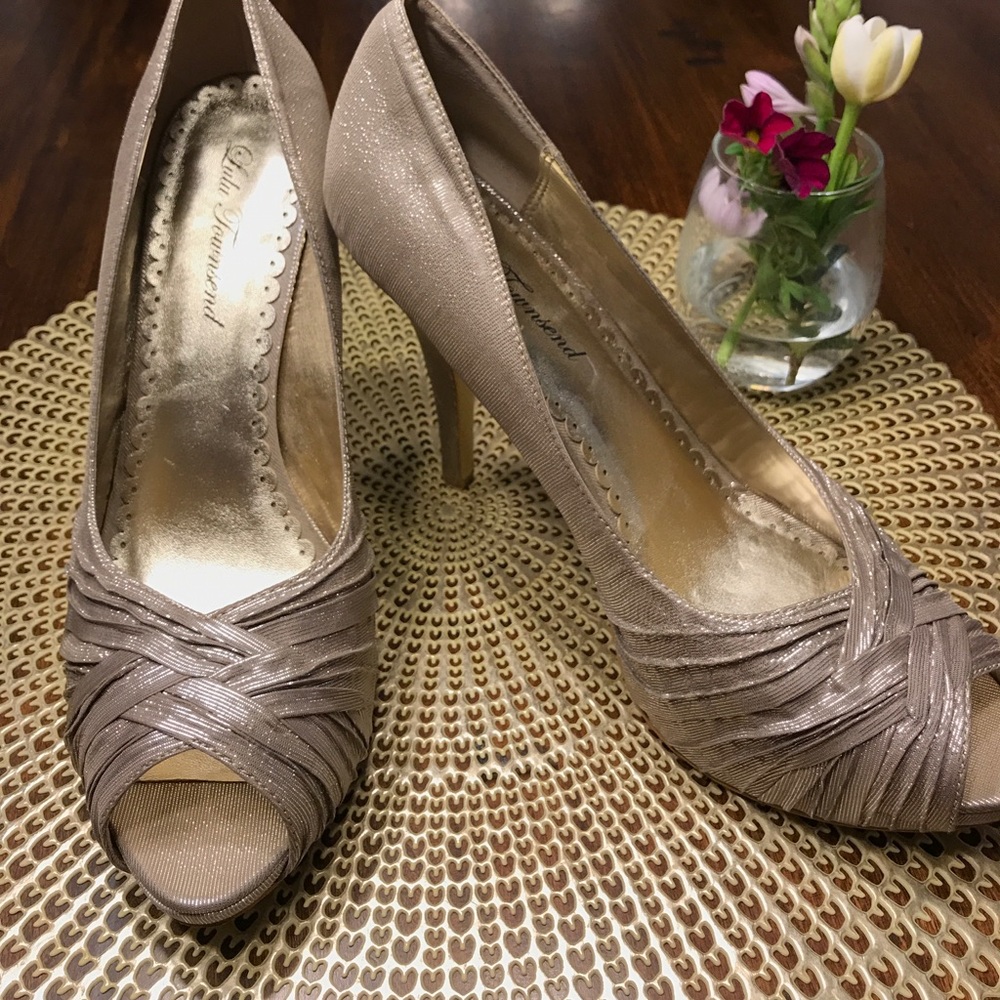 ✨Shimmery Pumps✨