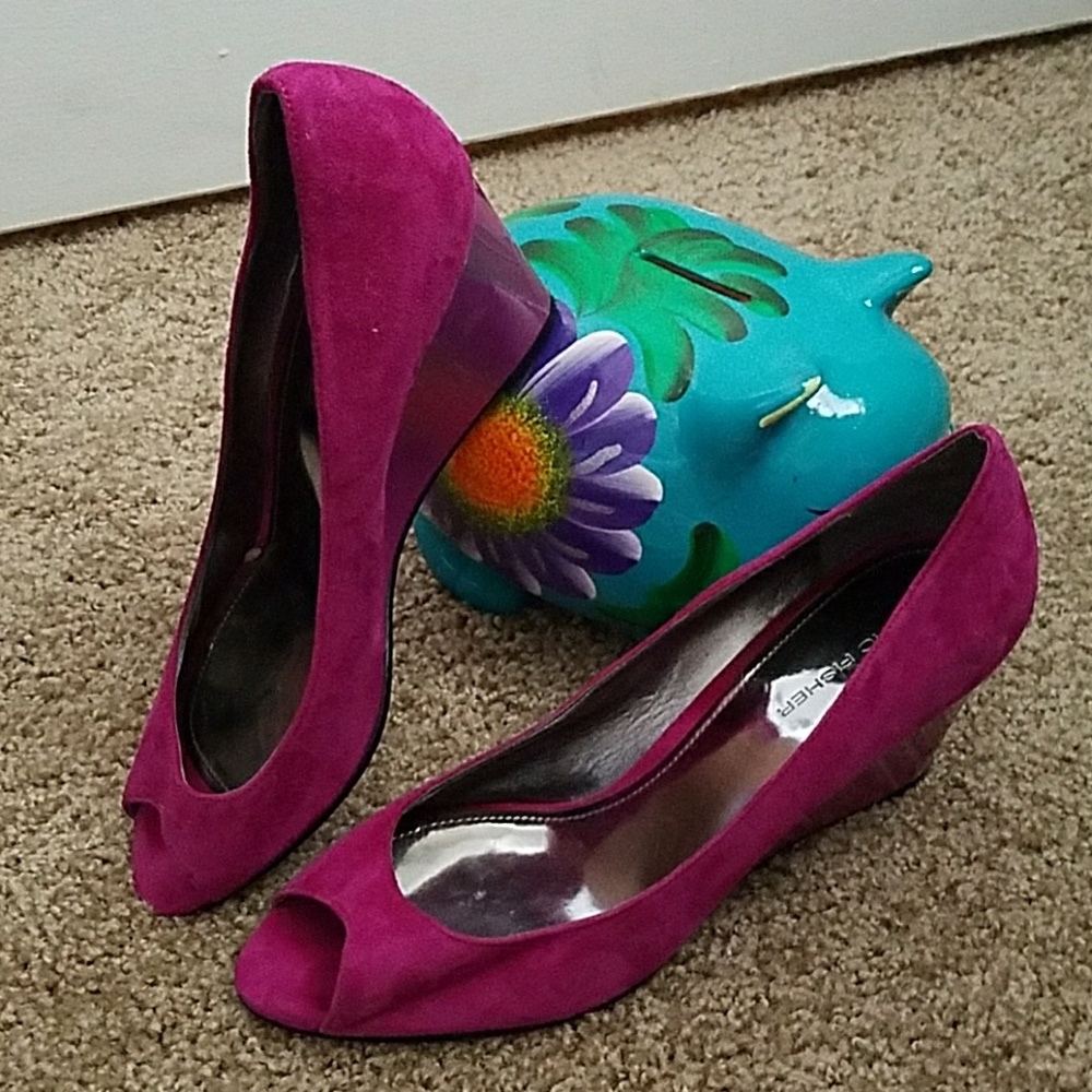 Marc Fisher fuschia wedges