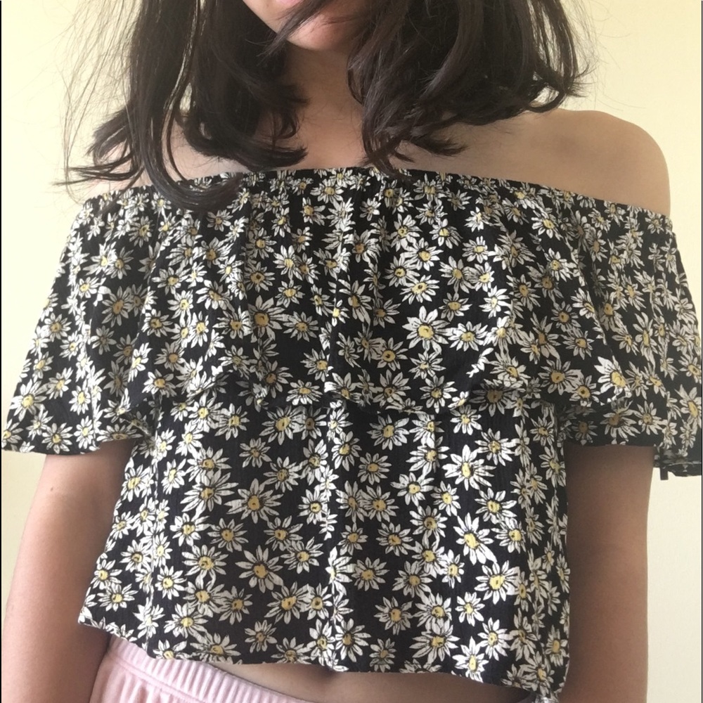 OFF THE SHOULDER FLOWER TOP