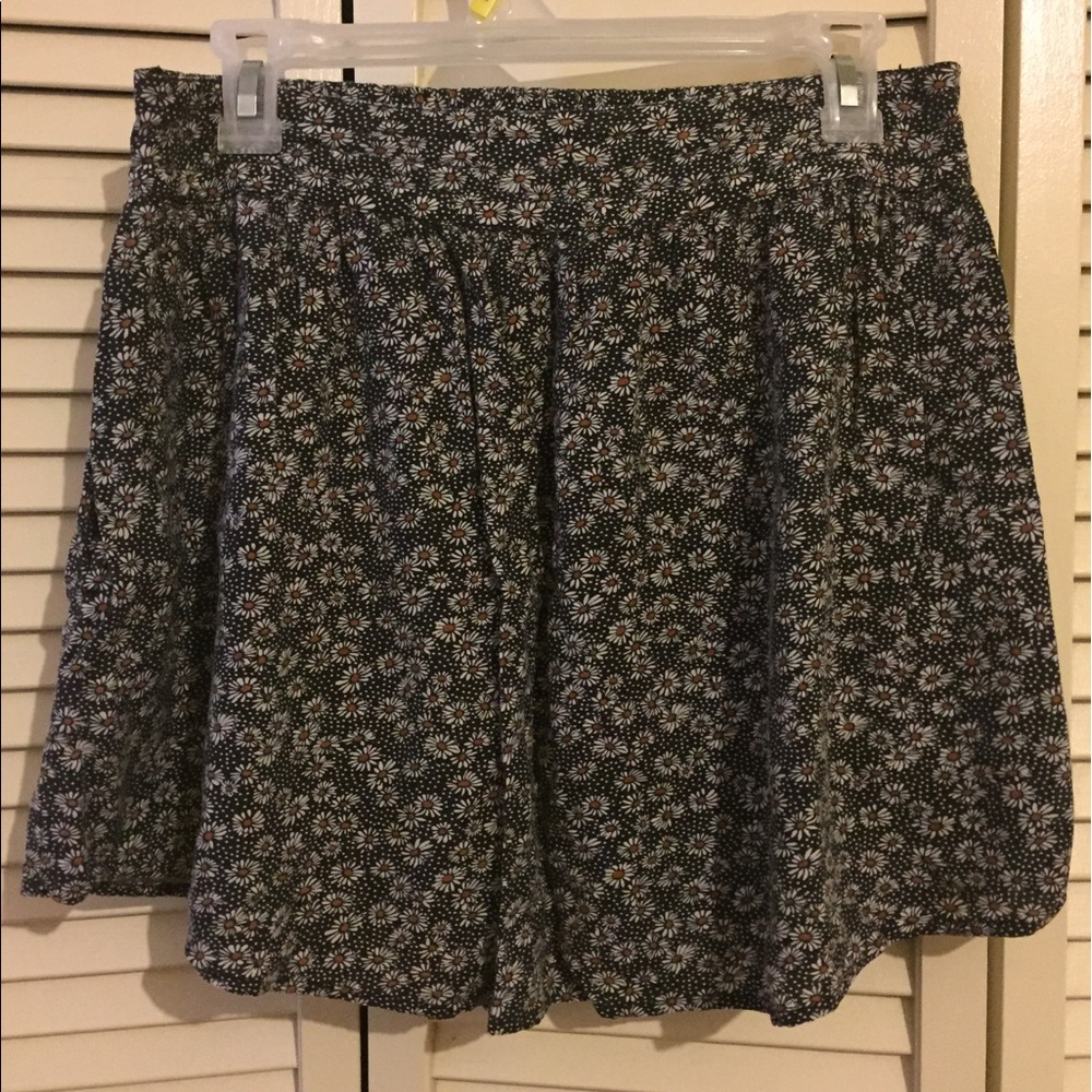 High-waisted daisy skirt