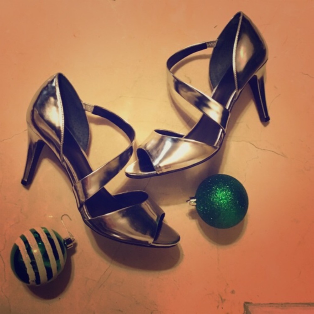 Alfani silver party heels!