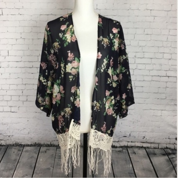 moxiefromroxie Tops - Boho Fringe Kimono