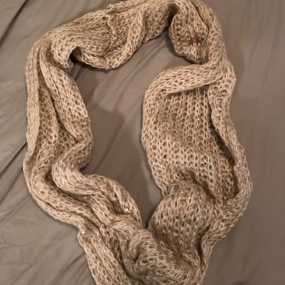 Icing infinity scarf