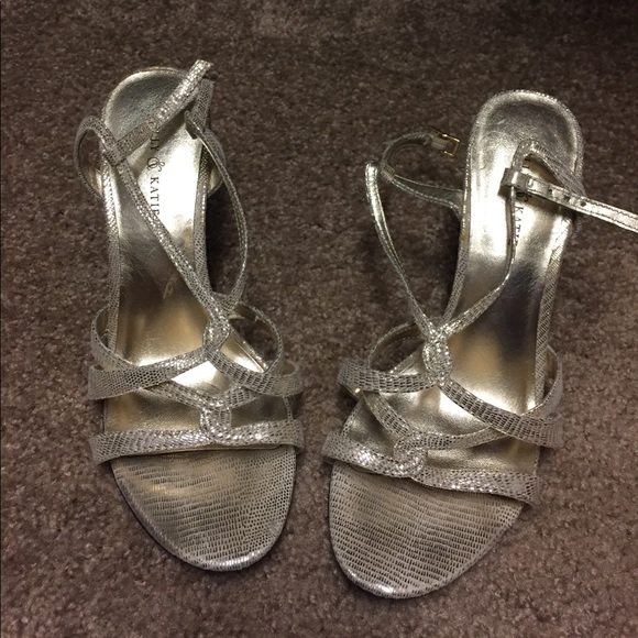 Kelly & Katie Gold, strappy heels in 7.5 - Picture 1 of 3