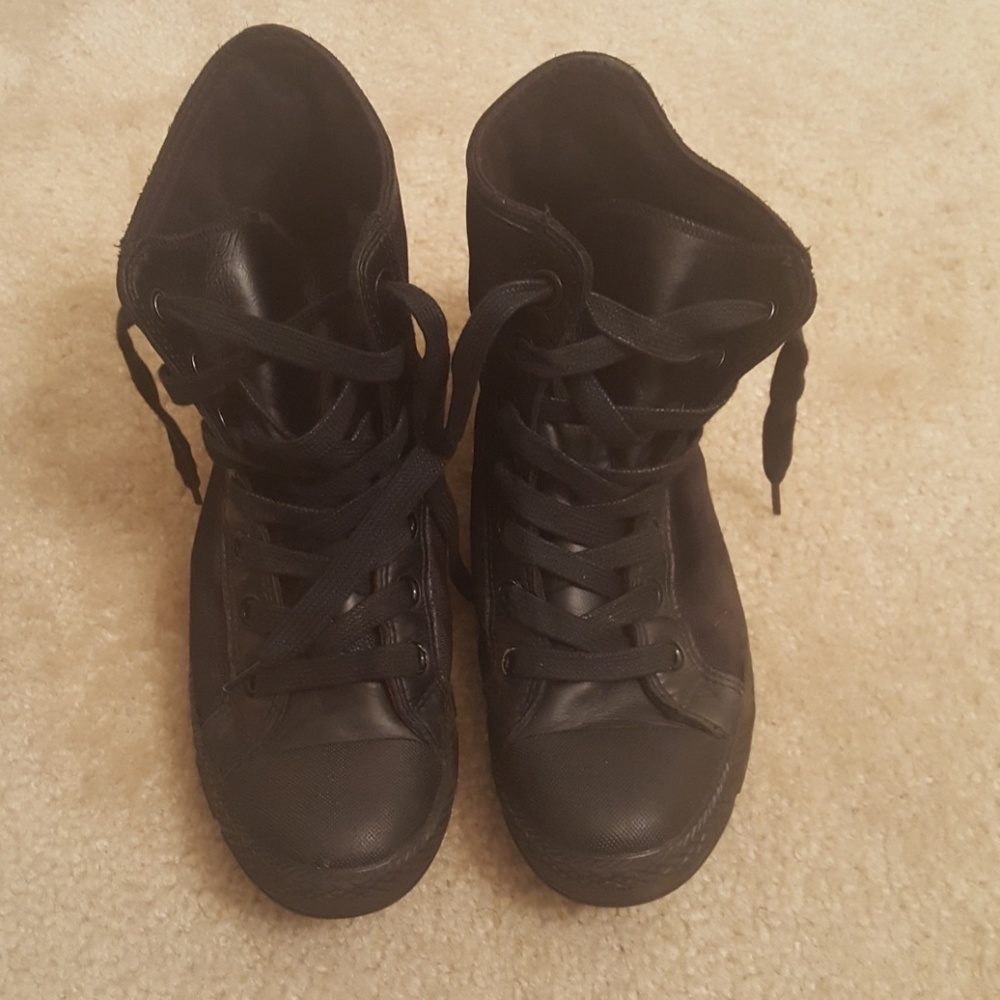 EUC CONVERSE BOOTS
