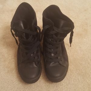 EUC CONVERSE BOOTS