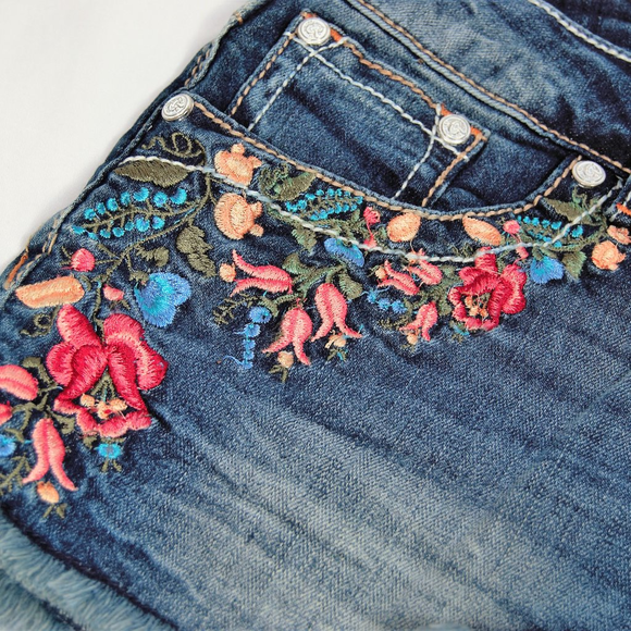 Grace In LA Shorts 2017 - Picture 7 of 7