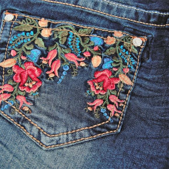 Grace In LA Shorts 2017 - Picture 5 of 7