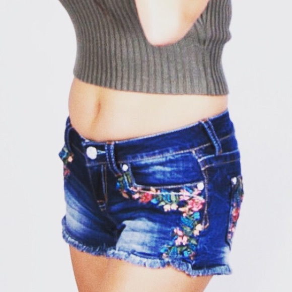 Grace In LA Shorts 2017 - Picture 2 of 7