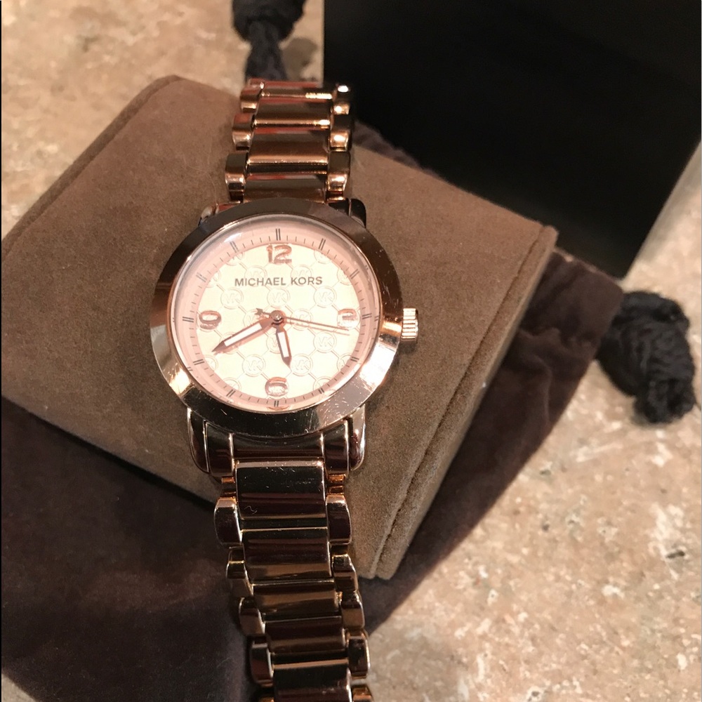 ⭐️SOLD Sorry⭐️Michael Kors Rose Gold Watch