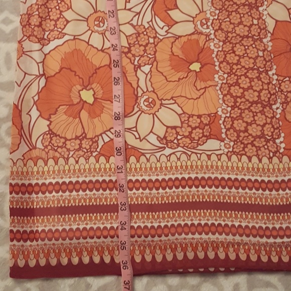 Gorgeous NWT flowy cold shoulder dress - Picture 2 of 4