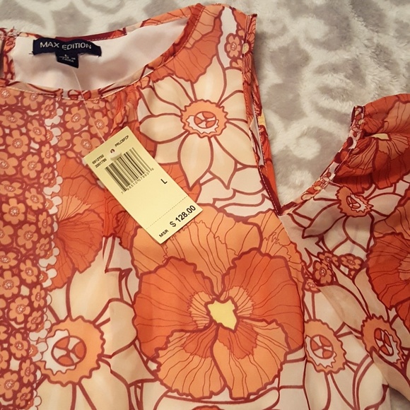 Gorgeous NWT flowy cold shoulder dress - Picture 3 of 4