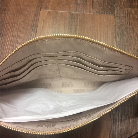 Gold Michael kors wristlet - Picture 4 of 5