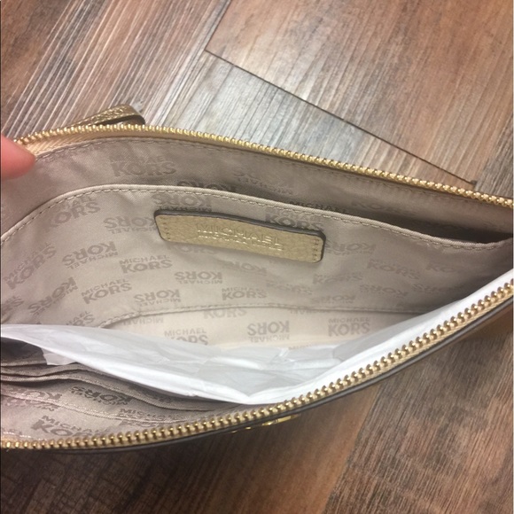 Gold Michael kors wristlet - Picture 5 of 5