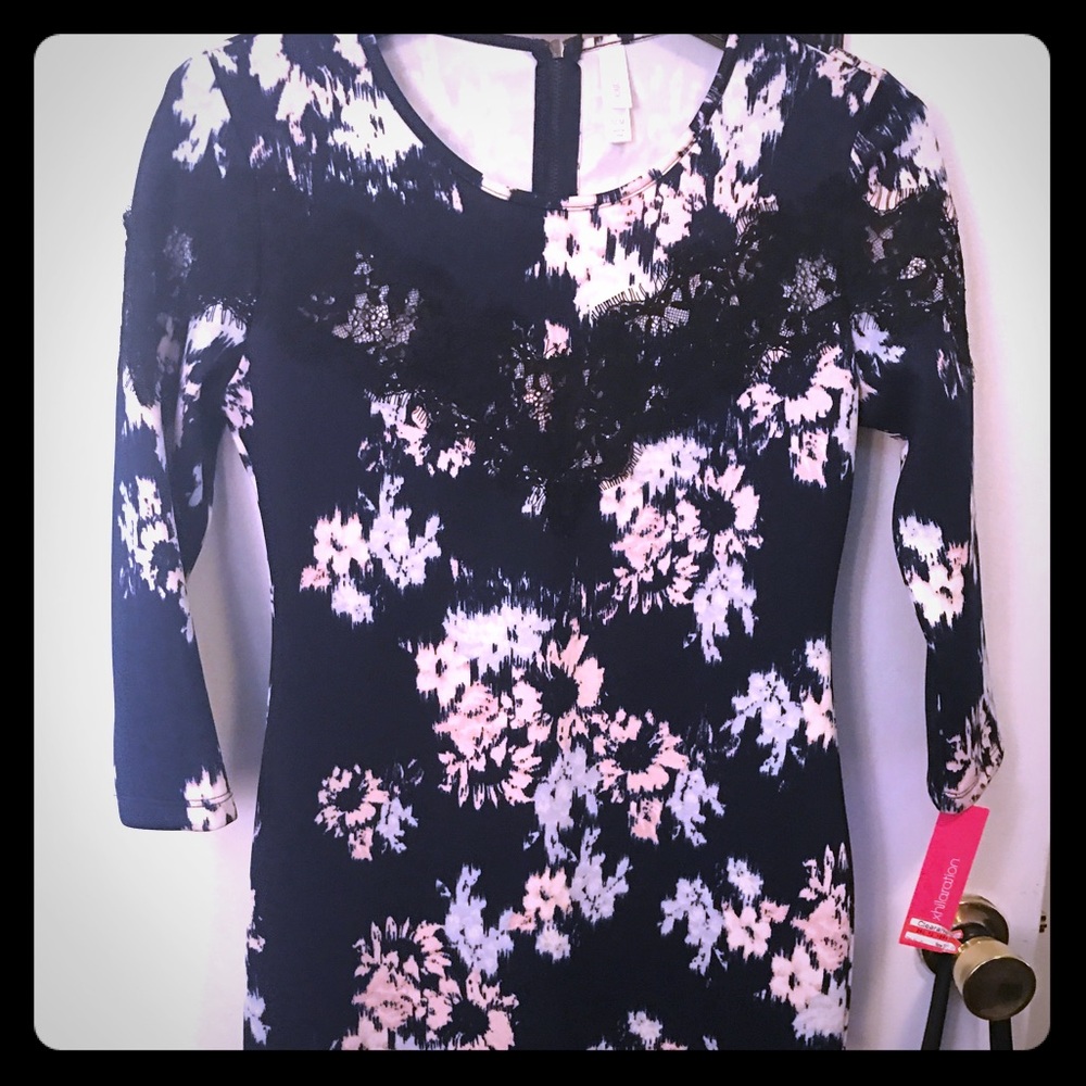 Bodycon dress that hits right above knee.