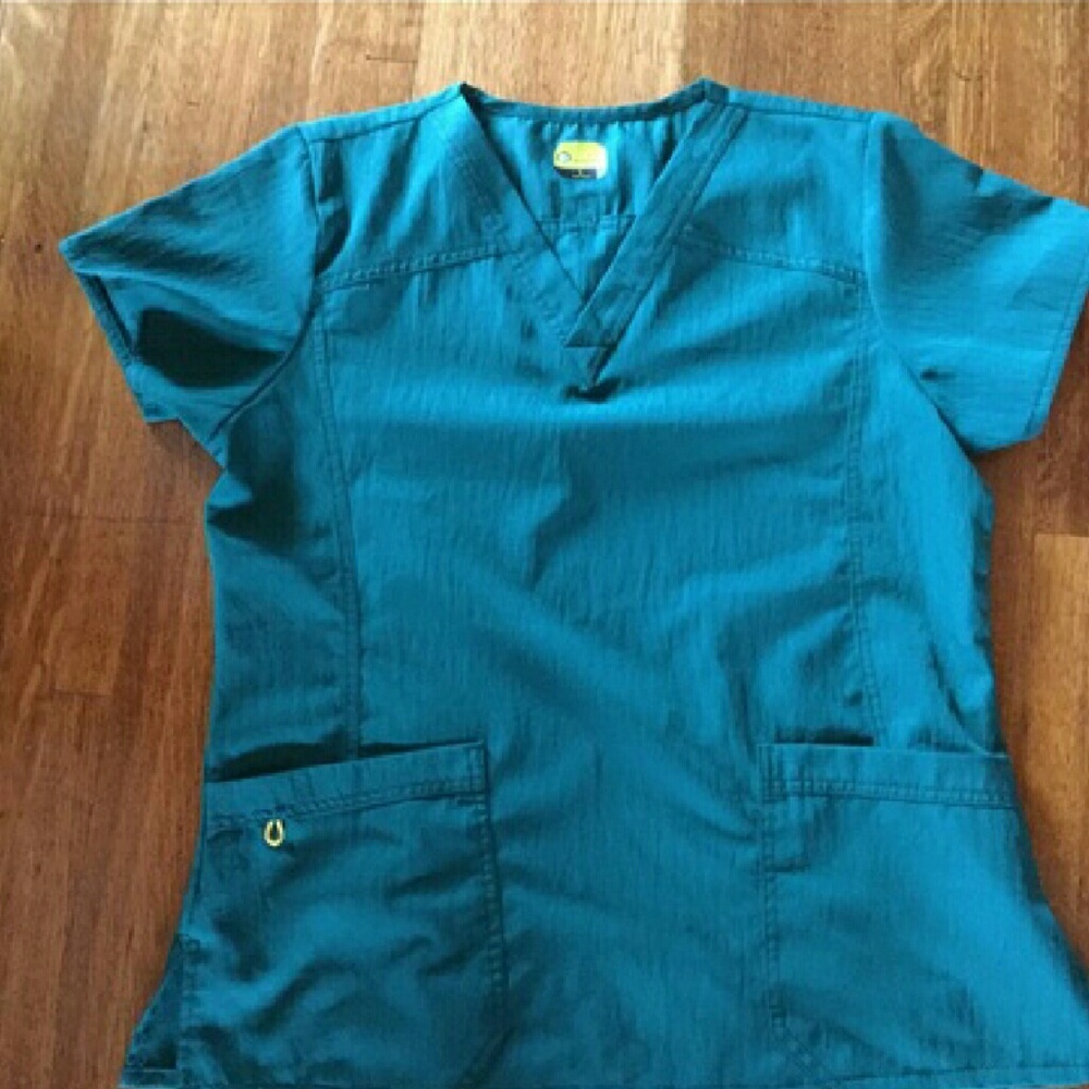 Wonder Wink scrub top