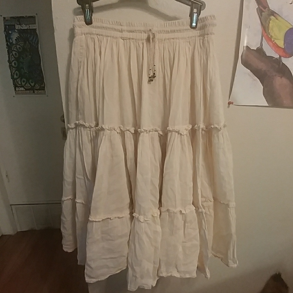 Mid-length tiered skirt