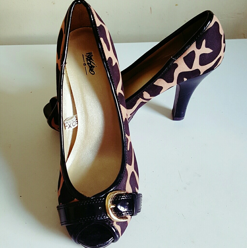 Mossimo black patent leather peep toe