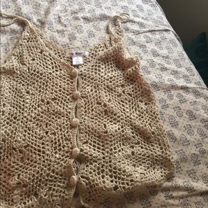 Crochet tank top with buttons