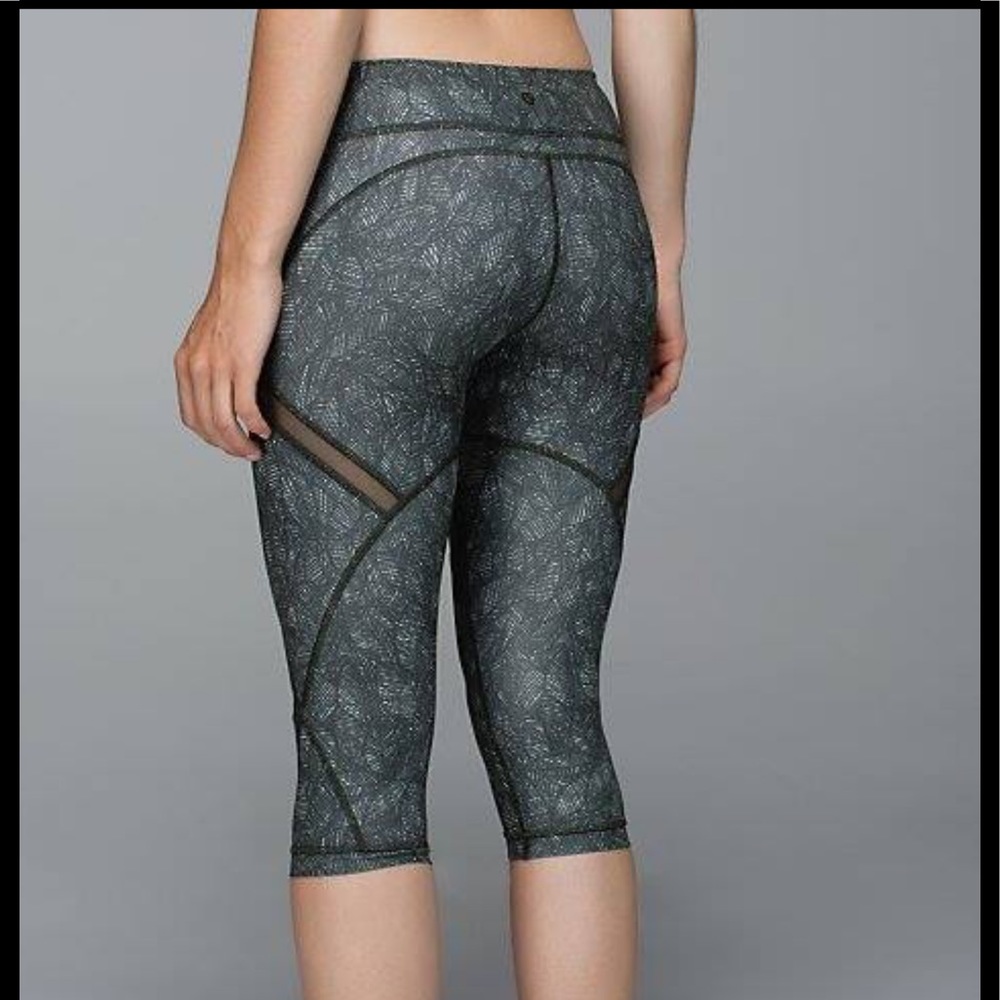 Lululemon Cool to Street crops, size 10.