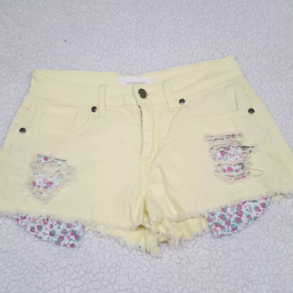 2.1 Denim Yellow shorts size 24