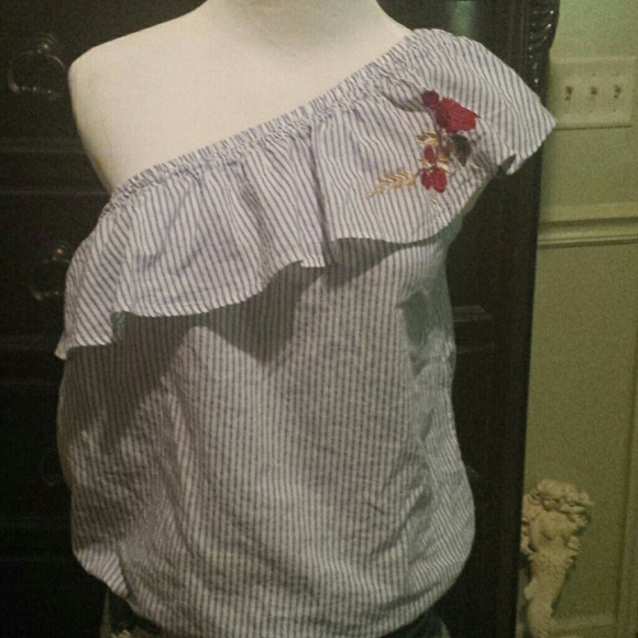 NWOT. Live 4 Truth One Shoulder Top. Size Small - Picture 2 of 8