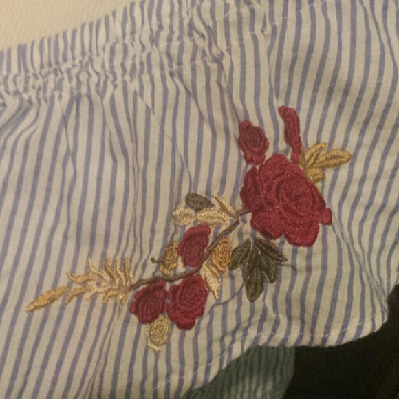 NWOT. Live 4 Truth One Shoulder Top. Size Small - Picture 3 of 8