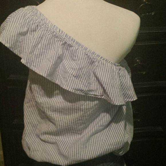 NWOT. Live 4 Truth One Shoulder Top. Size Small - Picture 5 of 8