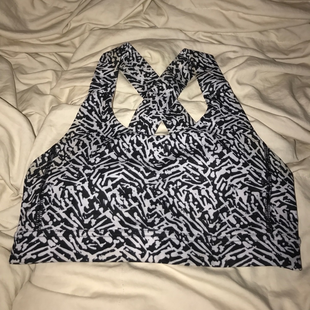 Lululemon 6 Black and white adjustable sports bra