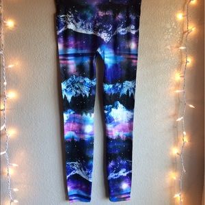 Mountain and Night Star leggings Size: M