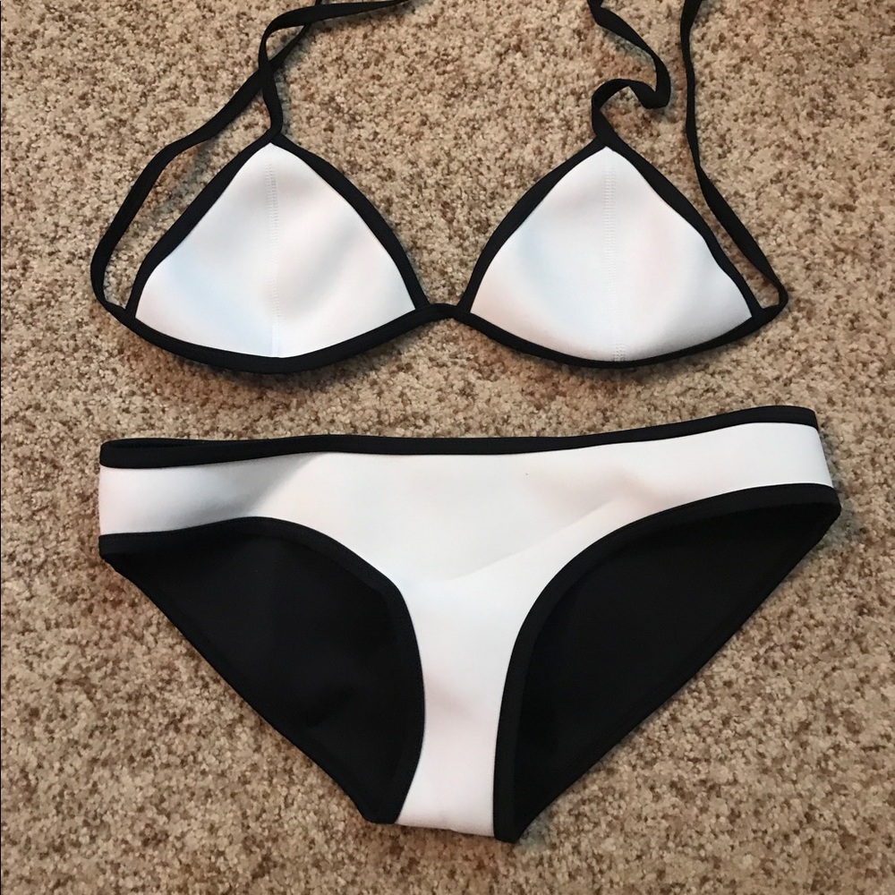 AUTHENTIC Triangl Swim Set