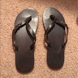 american eagle flip flops