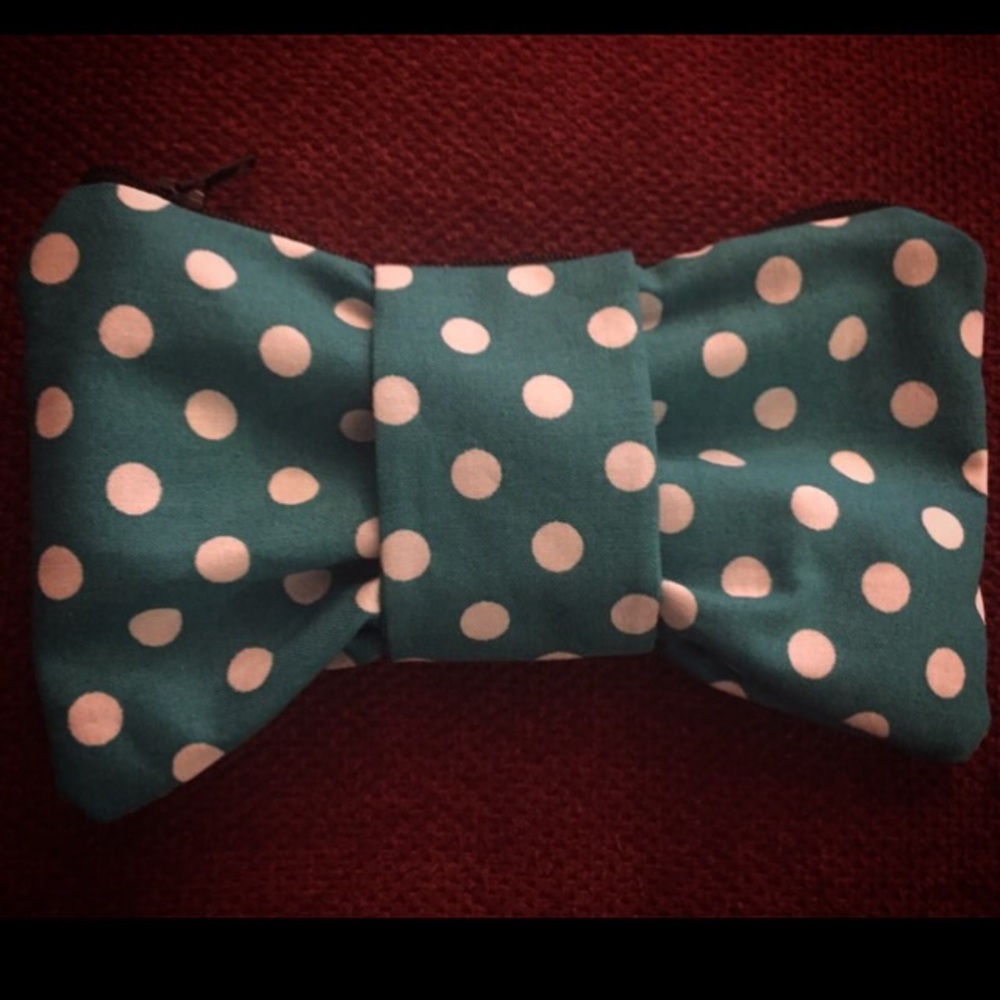 Bow Shaped Zipper Pouch