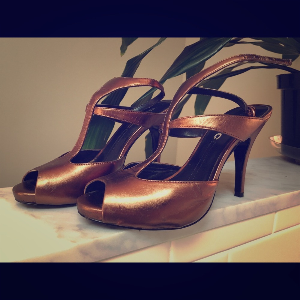DKNYC metallic copper party shoes