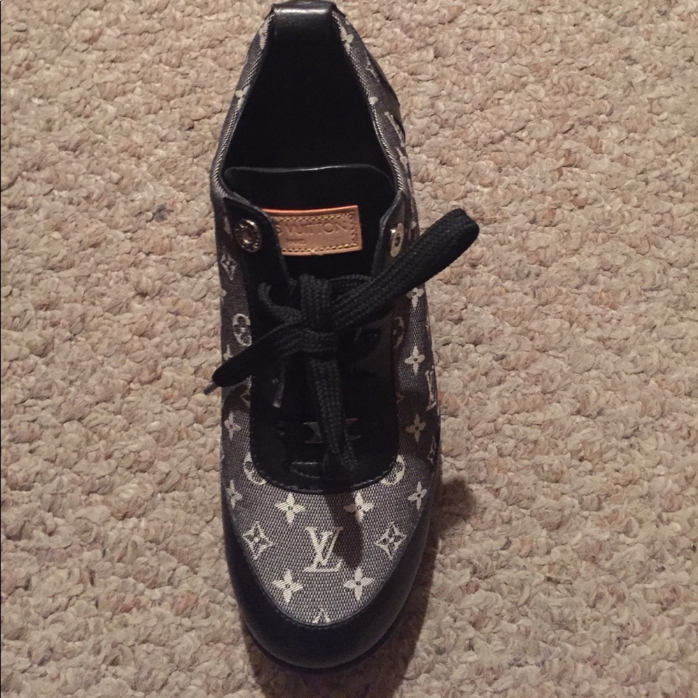 Shoe - Picture 2 of 6