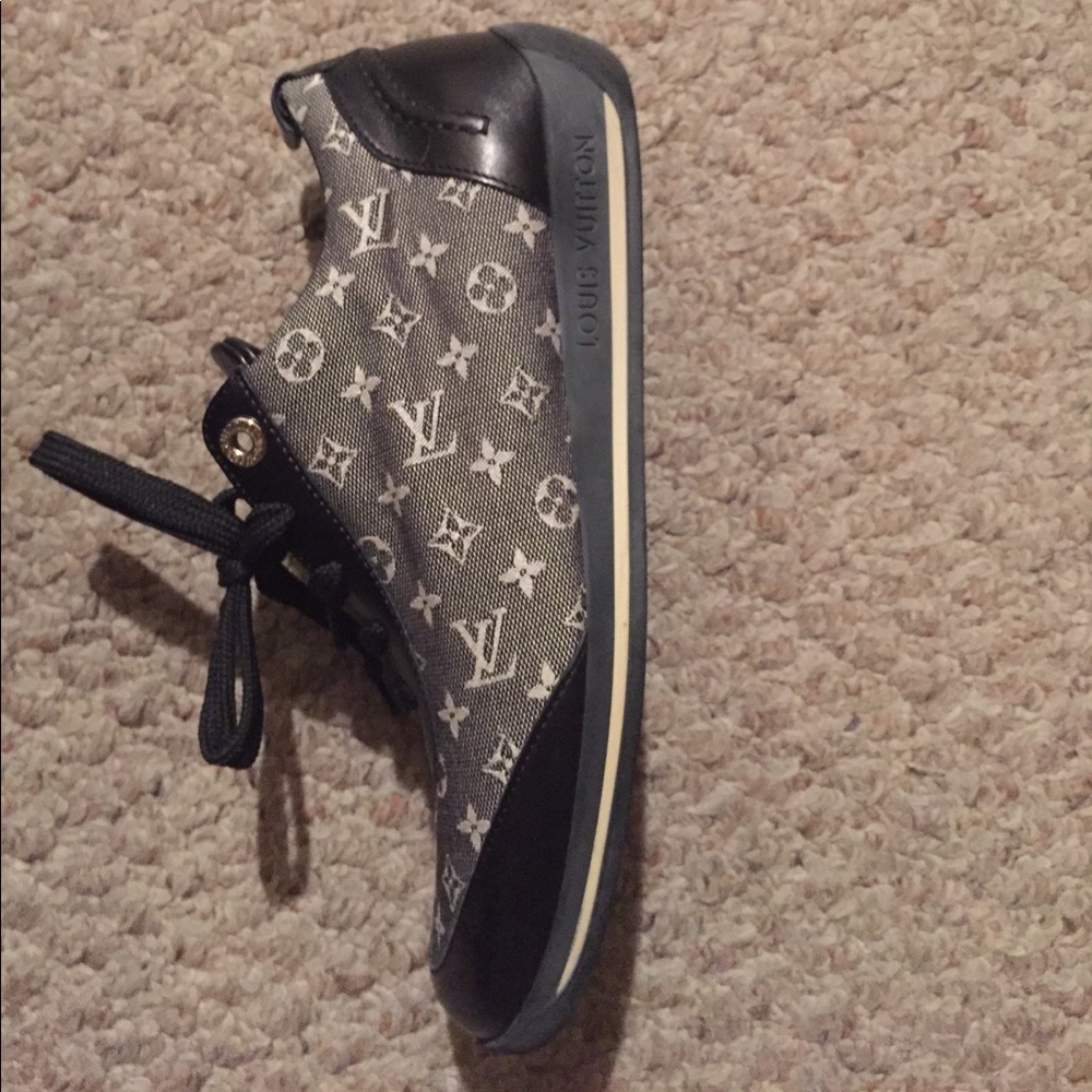 Shoe - Picture 3 of 6
