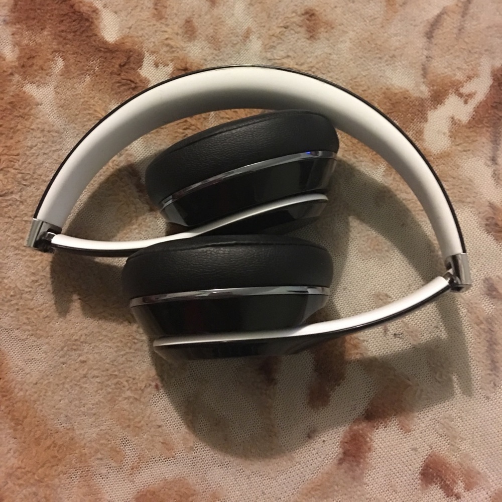 Black and white beats