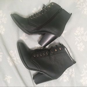 Stylish combat boots with heel 💕