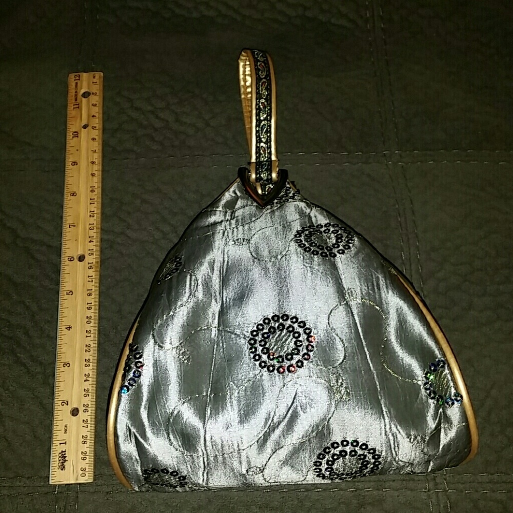 NWOT!!! Gorgeous triangular evening bag!