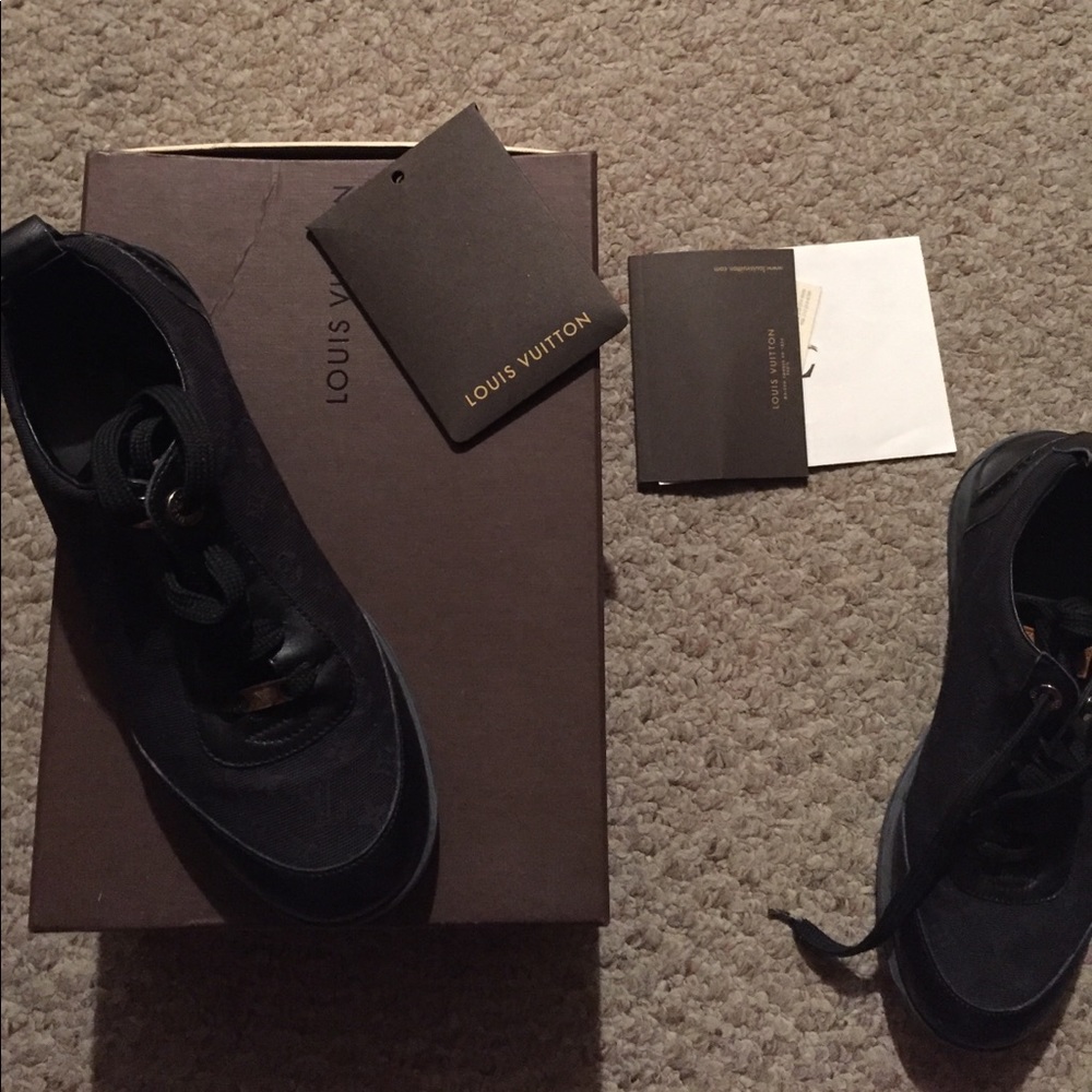 Shoe - Picture 2 of 4