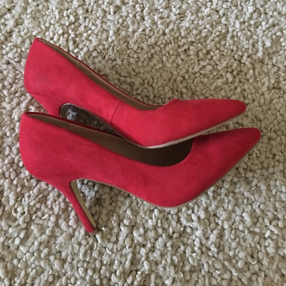 Adorable red heels❤️❤️❤️ - Picture 1 of 3