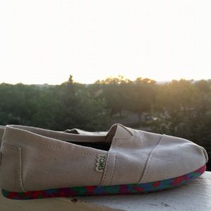 NWOT Earthwise Vegan Classic cream TOMS