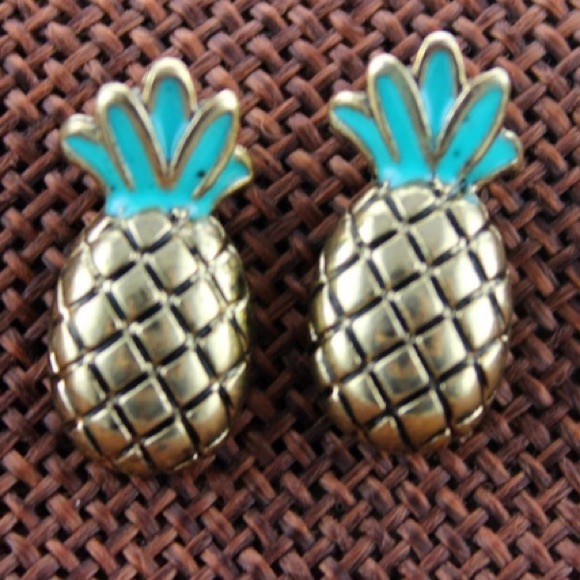 NEW Gold Tone Pineapple 🍍 Earrings - Picture 2 of 3
